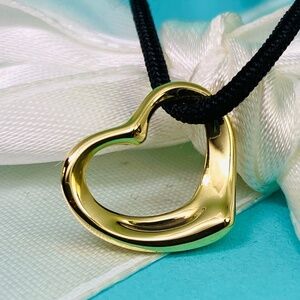 Tiffany & Co 18k Open Heart Elsa Peretti necklace box